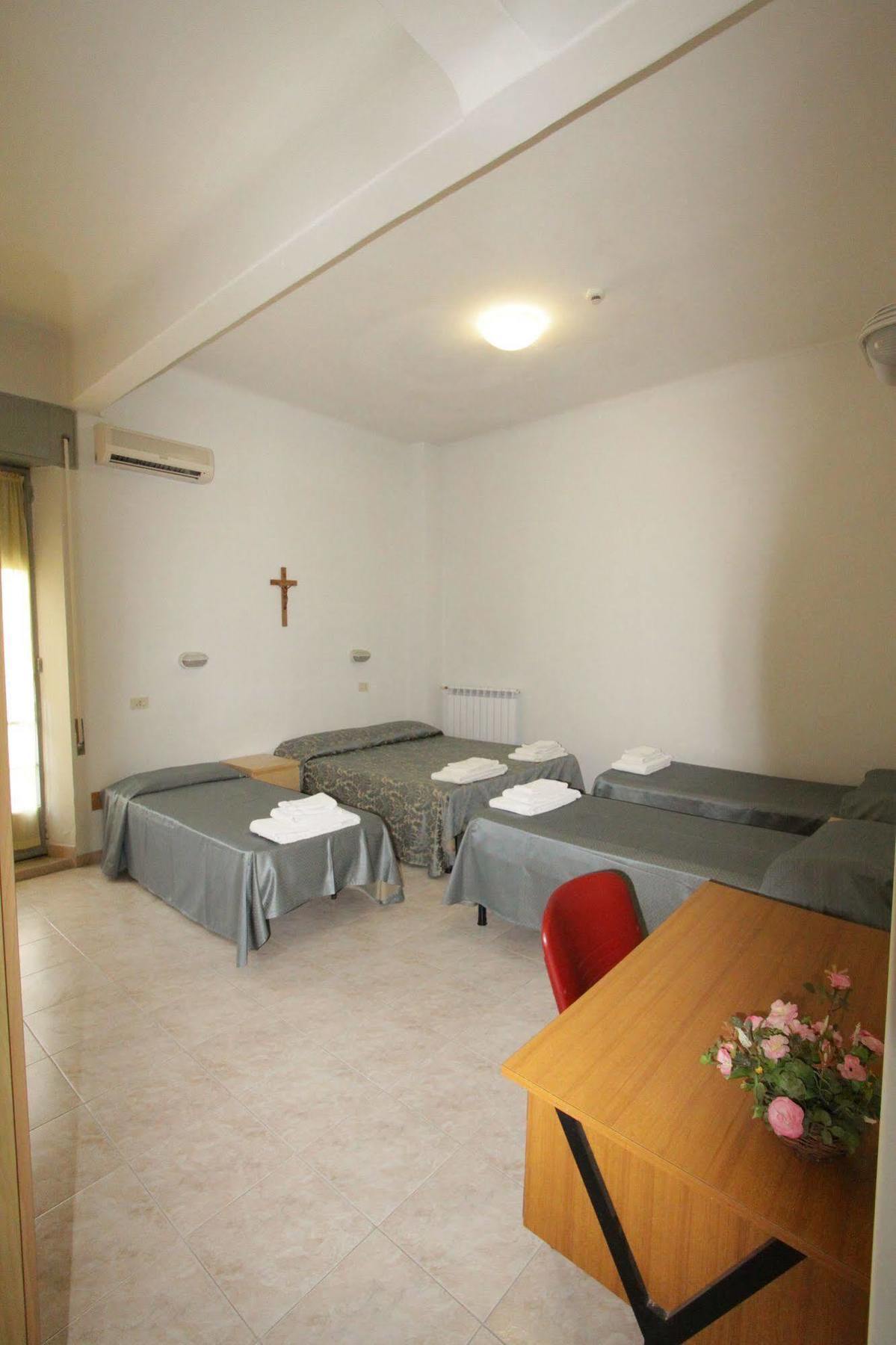 Casa Per Ferie Margherita Diomira Hotel Roma Ngoại thất bức ảnh